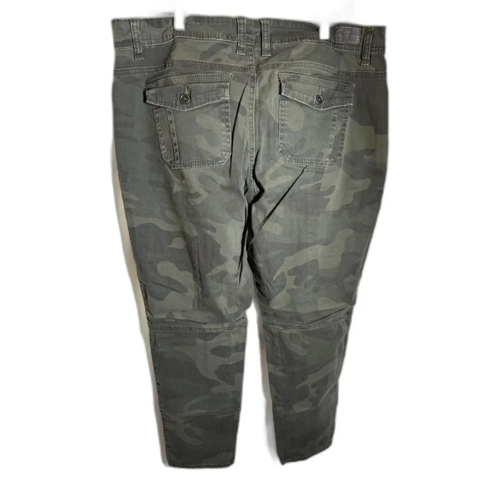 Supplies by UNIONBAY Women’s Camo Cargo Pants Olive Green Stretch Utility 16